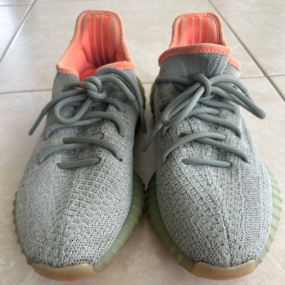 Yeezy Boost - Picture 2 of 8